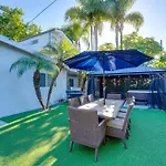 Shores Perfection - Spa, Ac, Pet Friendly, Parking, Fire Pit & Massive Private Yard!